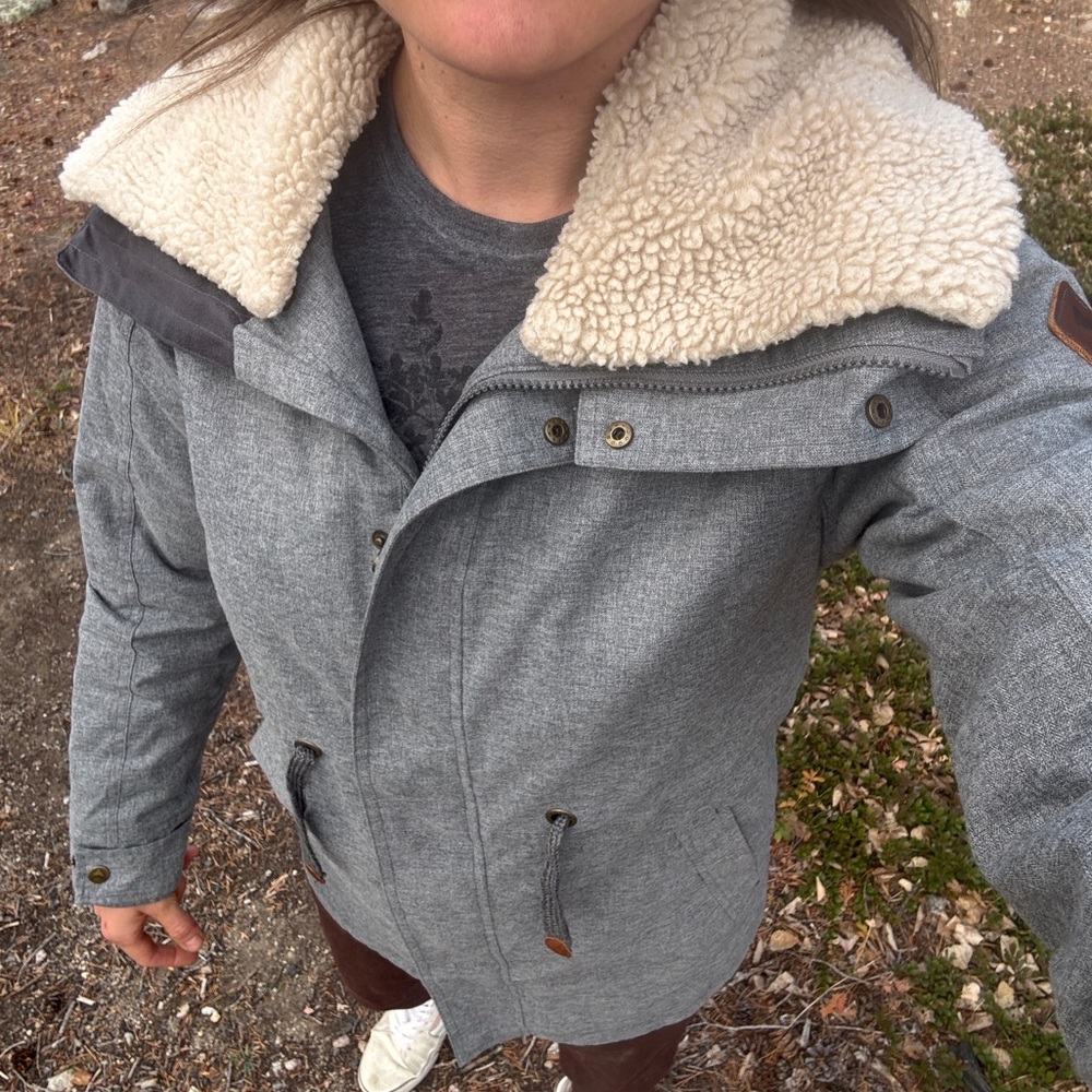 Burton Women’s Small Hazelton jacket - Light Grey - w/ removable Sherpa Lining